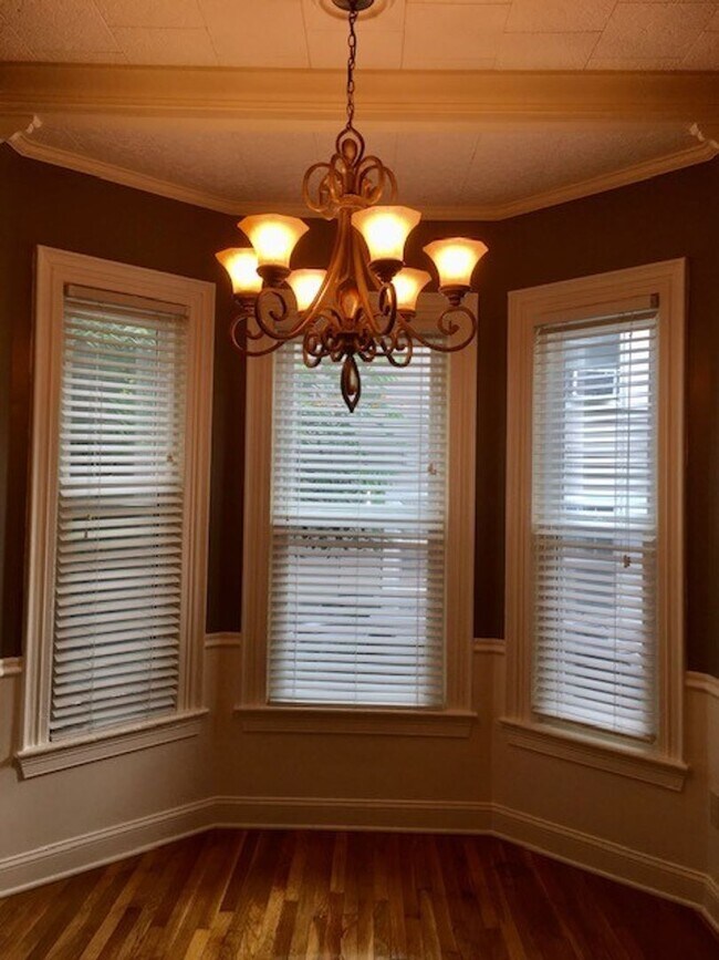 Building Photo - Spacious and Updated 2 Bd 1 Bath In Dedham...