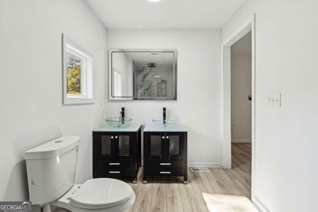 Building Photo - 597 Paper Mill Rd