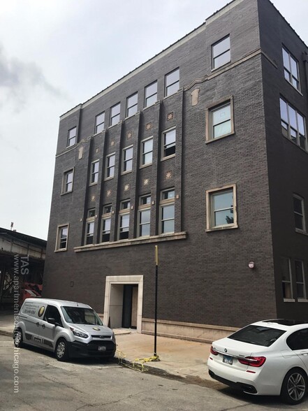 Building Photo - 932 W Dakin St