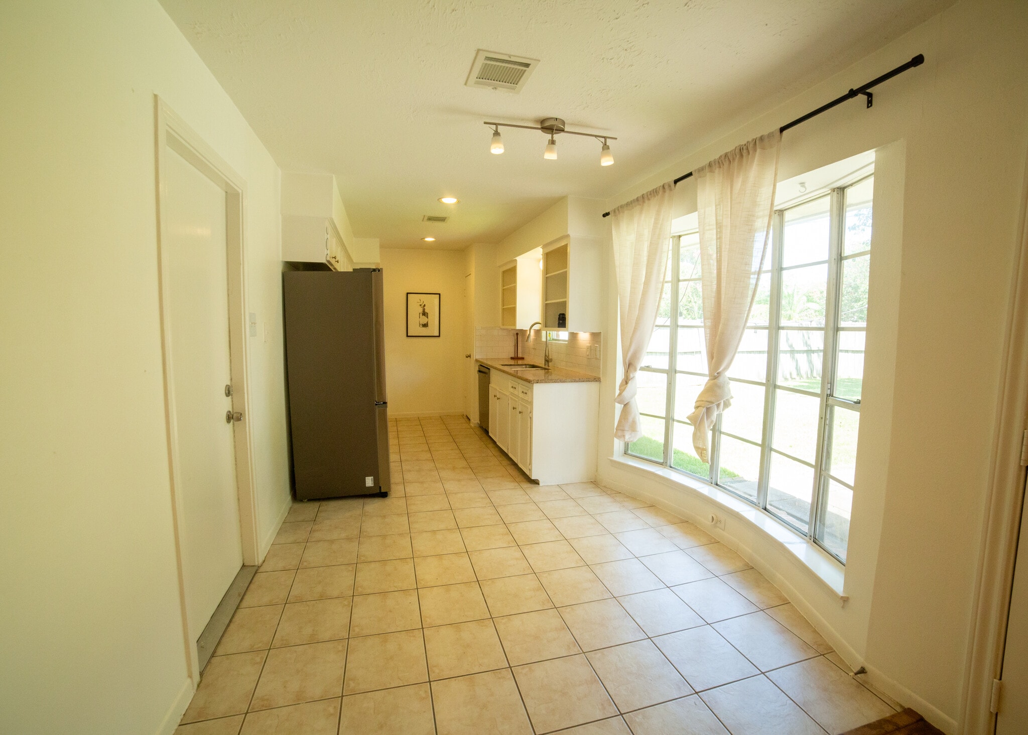 Building Photo - 13602 Fernhill Dr