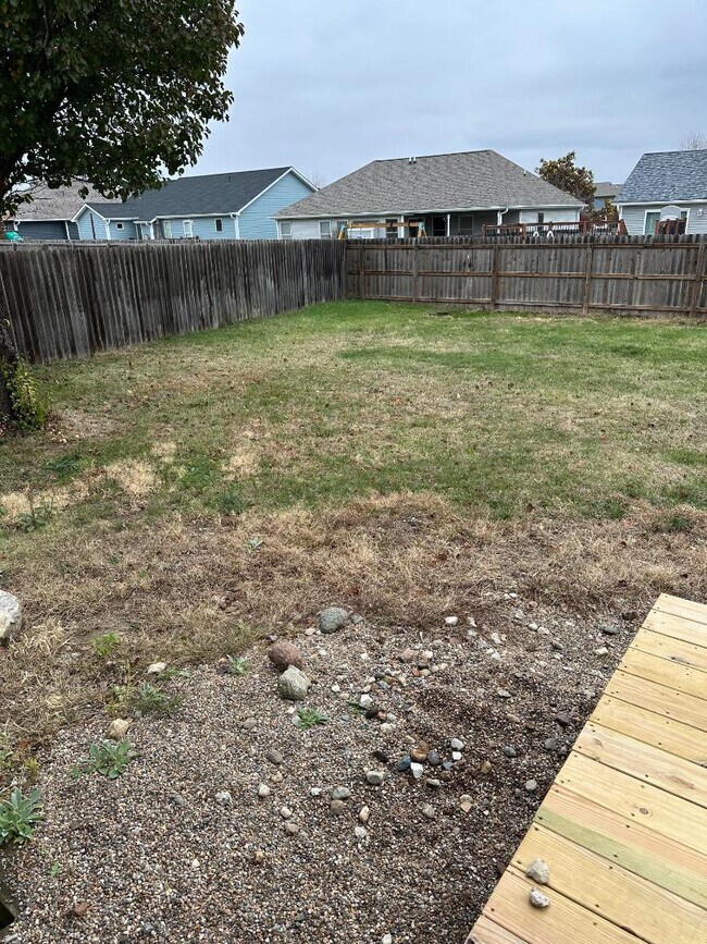 Building Photo - 658 Meadow Cir