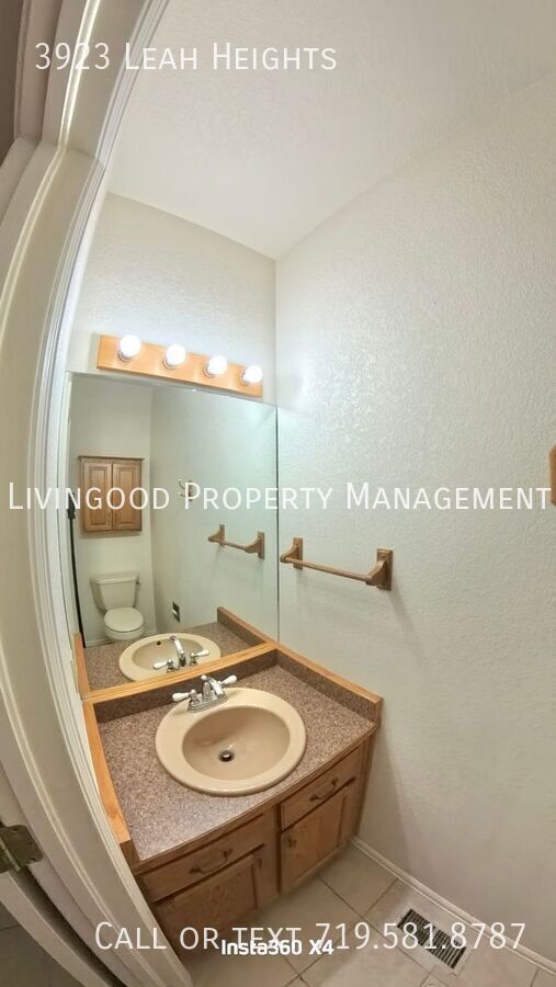 Building Photo - 3923 Leah Heights