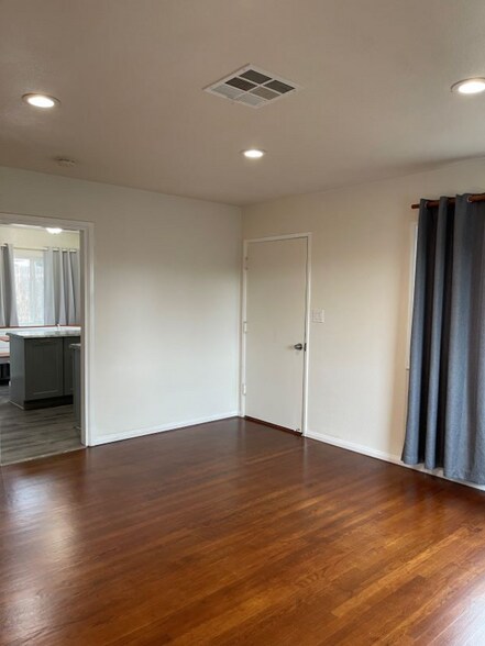 Building Photo - 1530 Drexel Dr
