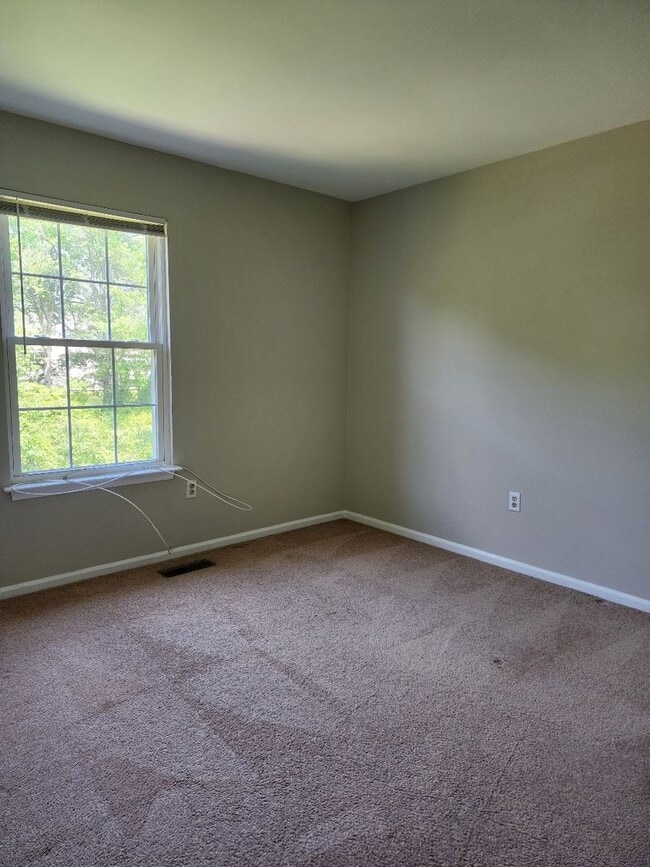 Building Photo - COMING SOON - TOWNHOUSE IN NEWARK/BEAR AREA