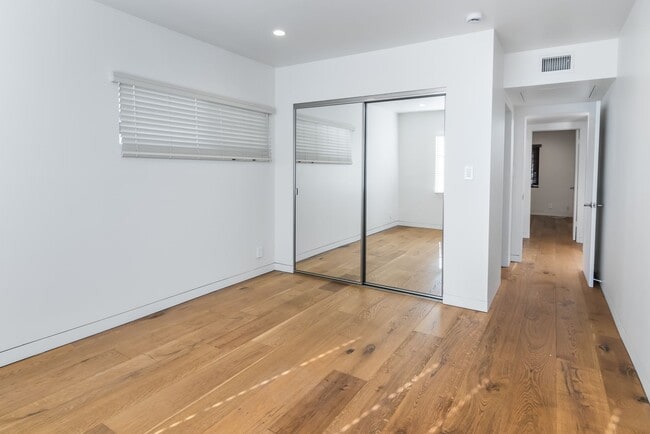 Building Photo - 15439 Vose St