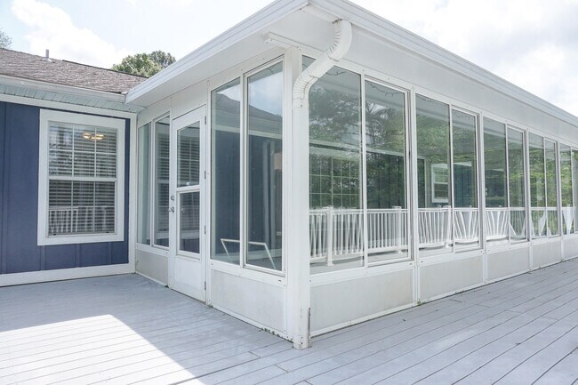 Building Photo - 233 Grand Prix Dr