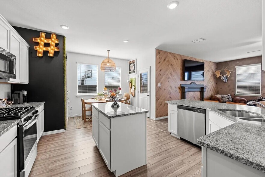 Building Photo - 7101 Crepe Myrtle Ave