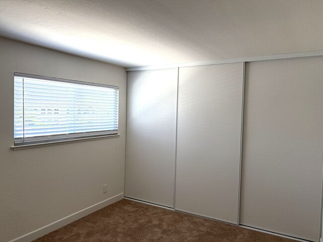 Building Photo - 1732 Noranda Dr