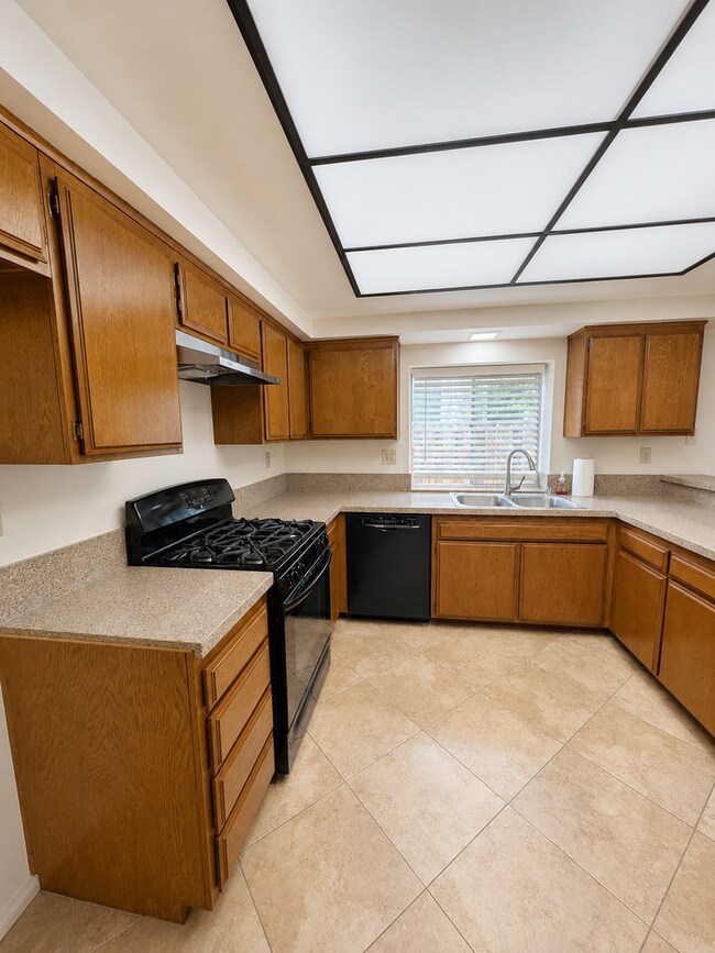 Building Photo - 3727 Mesa Oak Ln