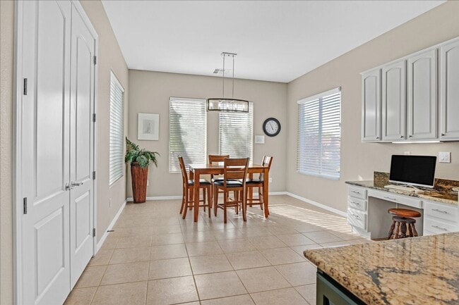 Building Photo - Rental Home with Large Pool