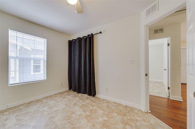 Building Photo - 2300 17th Ave S