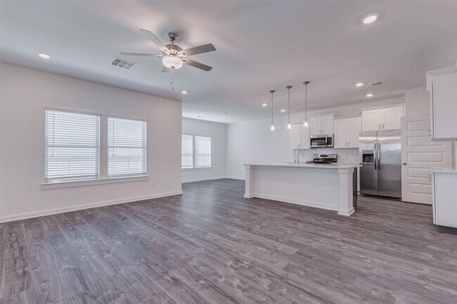 Building Photo - 1038 Elsinore Dr