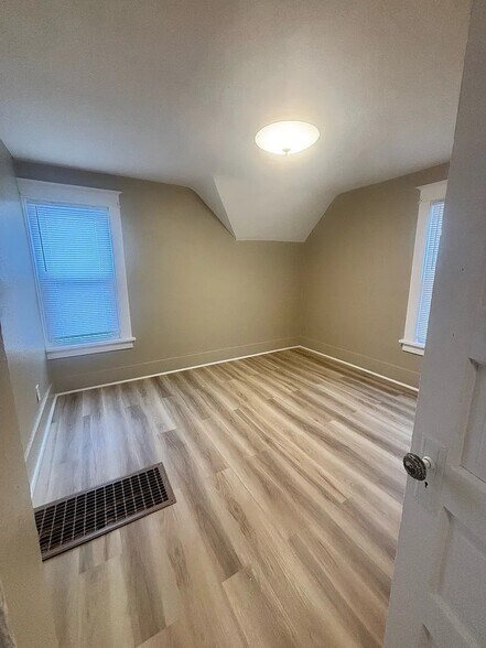 Building Photo - 352 Springfield Ave