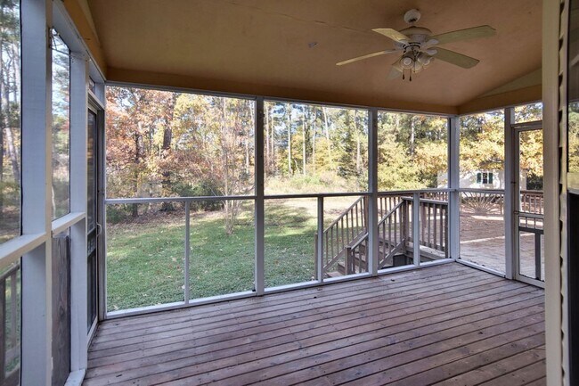 Building Photo - Updated Poquoson Home on Large Lot