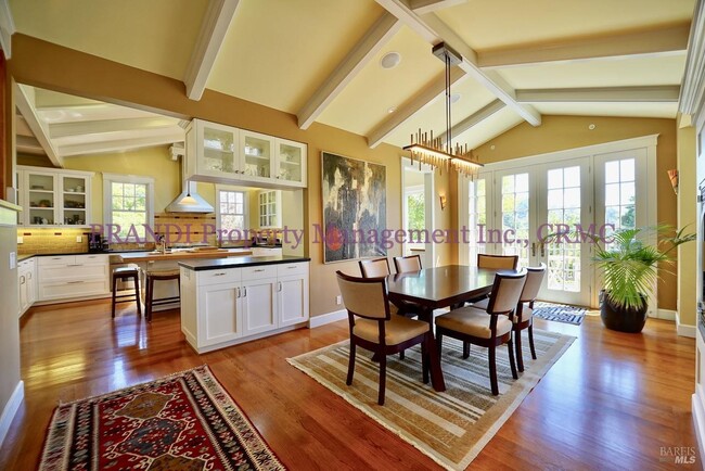 Building Photo - 422 Live Oak Dr