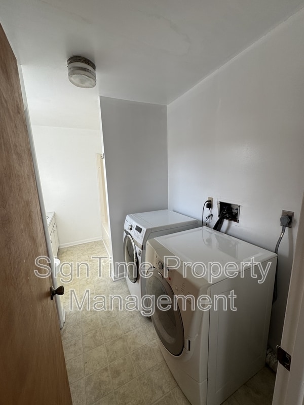 Building Photo - 10 N Main St