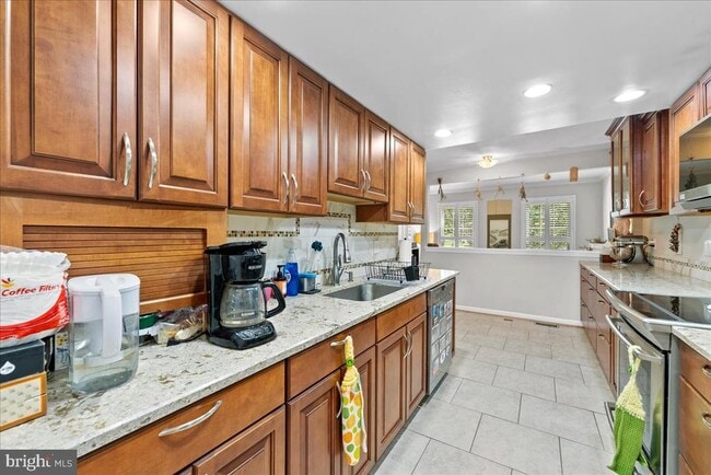 Building Photo - 7252 Greentree Rd