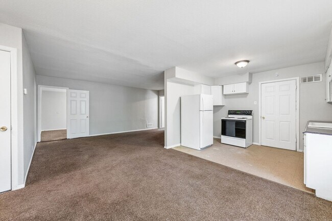 Building Photo - COMING SOON! 5 Bedrooms, 2 Bathrooms in Ka...