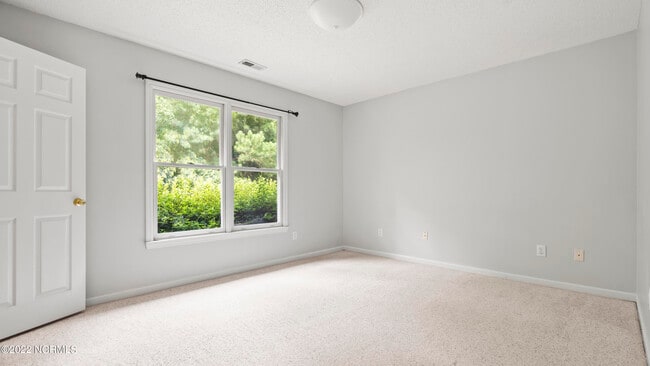 Building Photo - 621 Clover Dr
