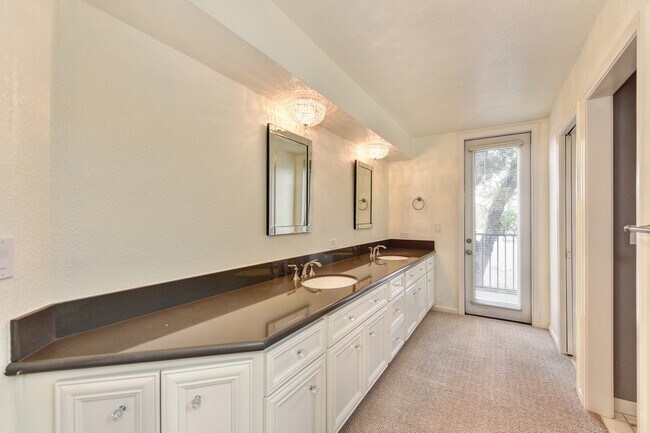 Building Photo - 6533 Chesbro Cir