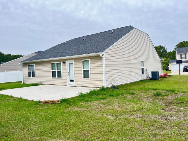 Building Photo - Pet Friendly, Three Bedroom with Bonus Room Home with Garage in Longs is Available Now!