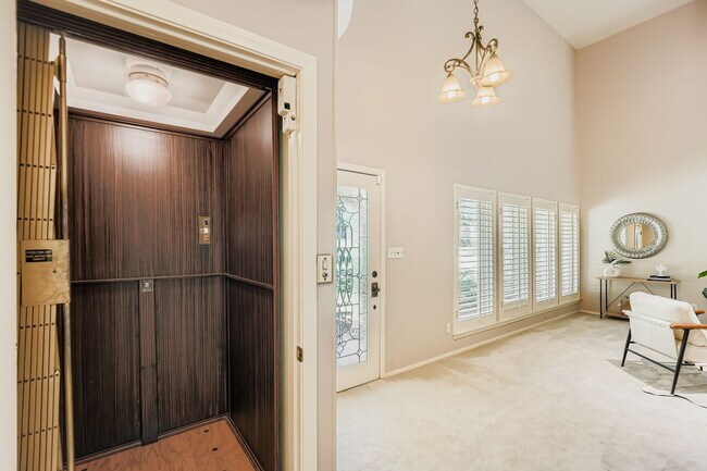 Building Photo - Spacious 3-Bed Townhome in Northwest Hills – Over 3,200 Sq Ft with Courtyard & 2-Car Garage