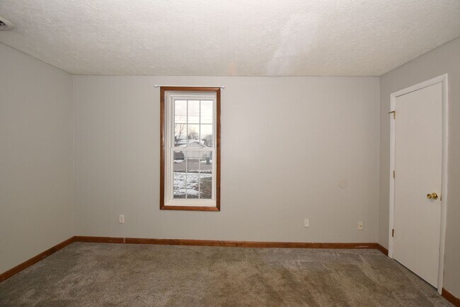 Building Photo - MIshawaka near Universities and shopping