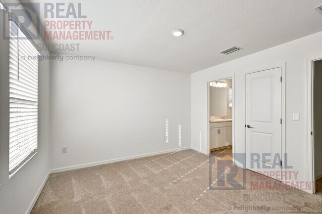 Building Photo - 8700 Daybreak St