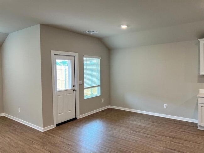 Building Photo - 2928 Firefly Dr