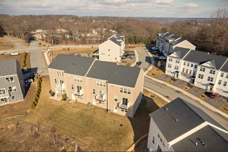 Building Photo - 106 Sweetwater Dr