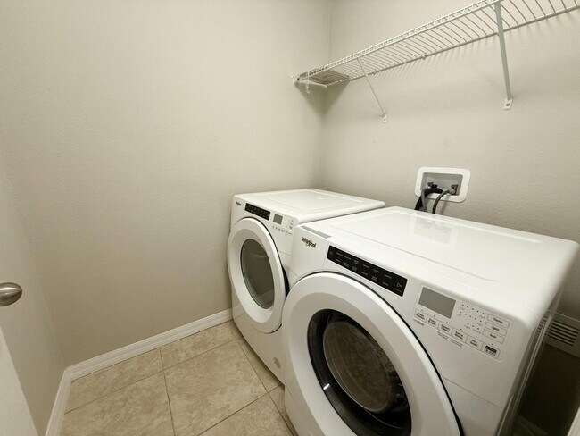 Building Photo - "Charming 3-Bed, 3-Bath Townhouse Retreat in Trinity, FL – 1501 Sq. Ft. of Comfort and Style!"