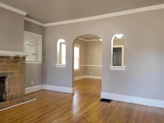 Building Photo - Charming Craftsman in the Heart of Atlanta...