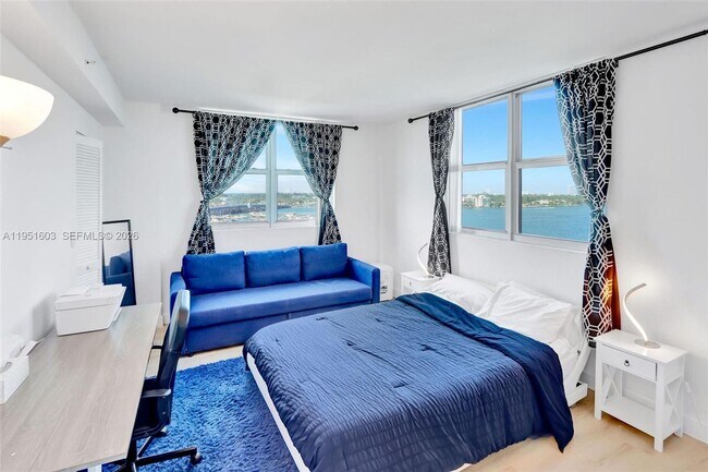 Building Photo - 7501 E Treasure Dr