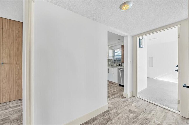 Building Photo - 3051 NE 48th St
