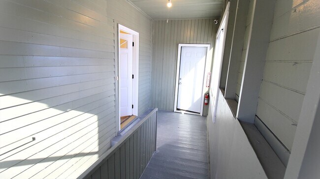 Building Photo - 94 Lovell St