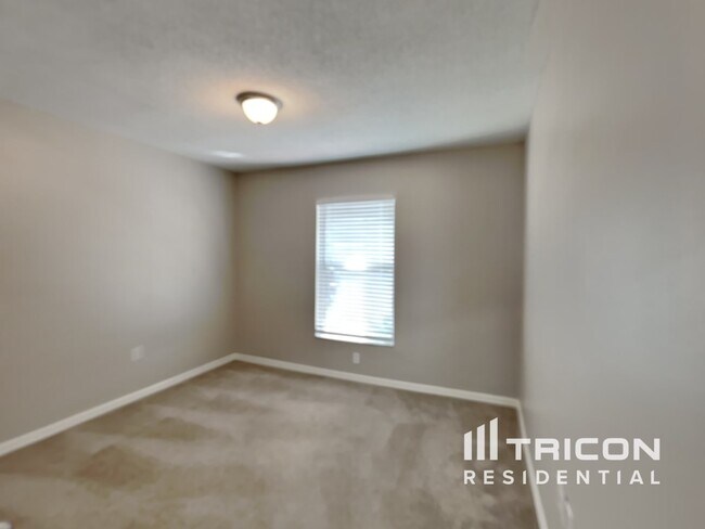 Building Photo - 3621 71st Terrace E