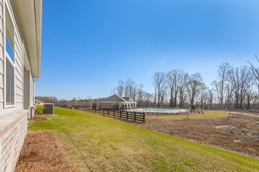 Building Photo - 39 Hyde Park