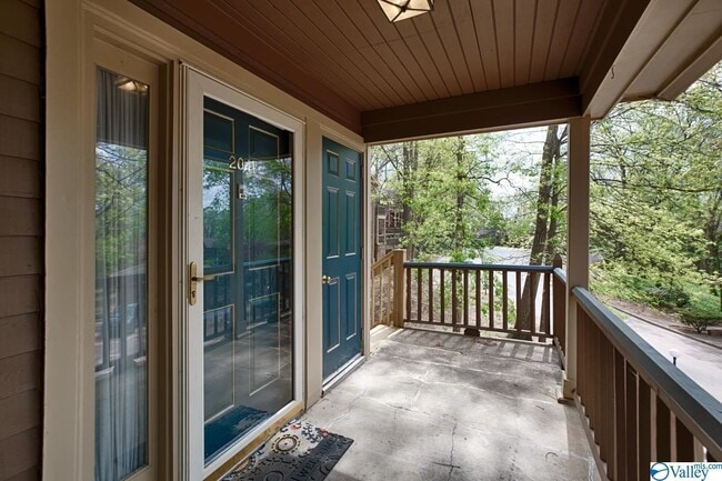 Building Photo - 2041 Greenwood Plz SW