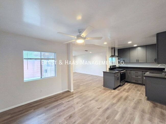Building Photo - 904 S Kenmore St