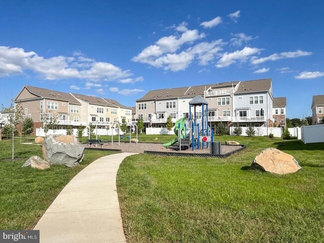 Building Photo - 42939 Running Creek Square