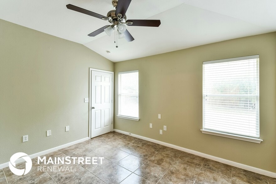 Building Photo - 6319 Cougar Village