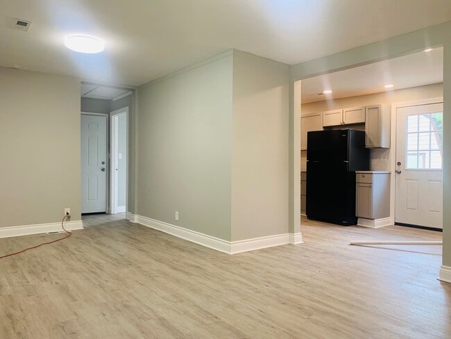 Building Photo - 3BD/1BA Home In Crown Point