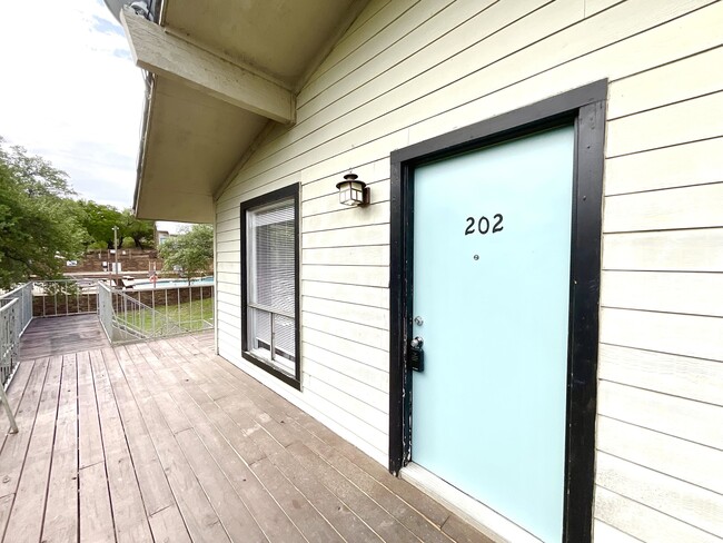 Building Photo - 319 Nolen Dr