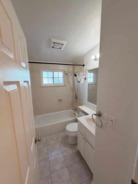 Building Photo - 4444 Millard Ave