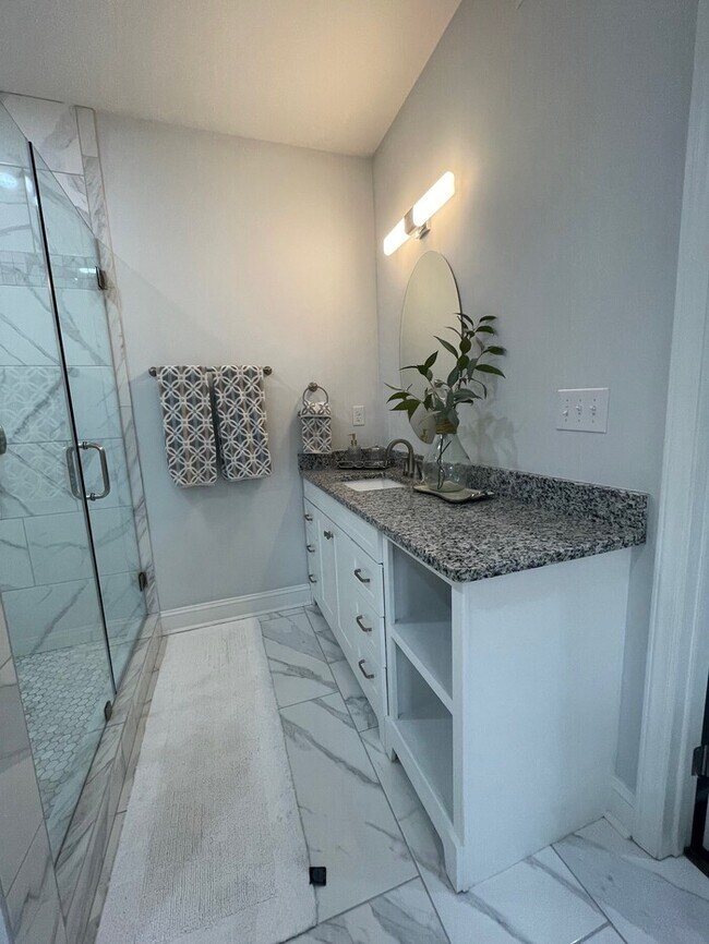Building Photo - Beautifully Furnished 4-Bedroom Home with ...