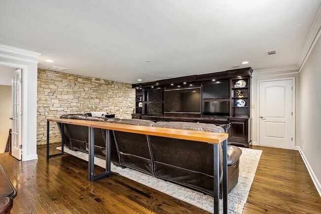 Building Photo - 9504 Glenfiddich Trce