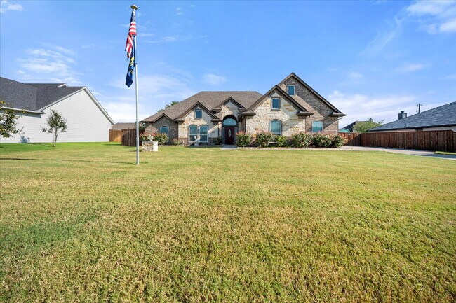 Building Photo - Stunning 3-bedroom, 2-bathroom home on an ...