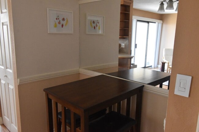 Building Photo - Furnished 1-Bedroom, 1-Bath Condo with Ocean View – Prime Kona Location