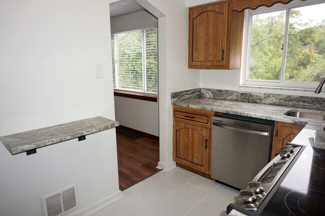 Building Photo - 3147 Glendale Ave