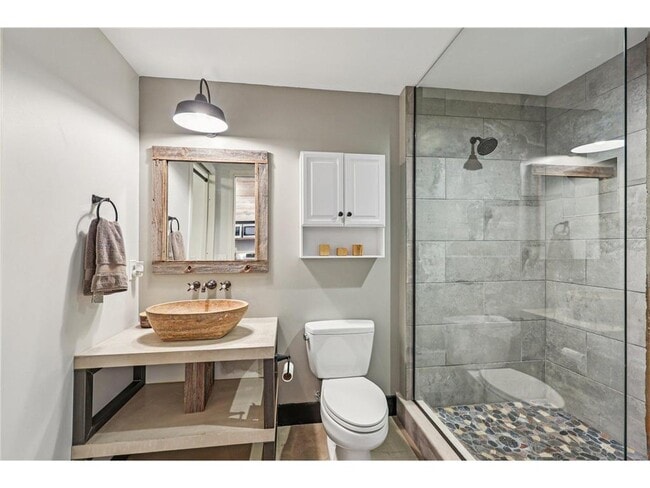 Building Photo - 718 N Washington Ave